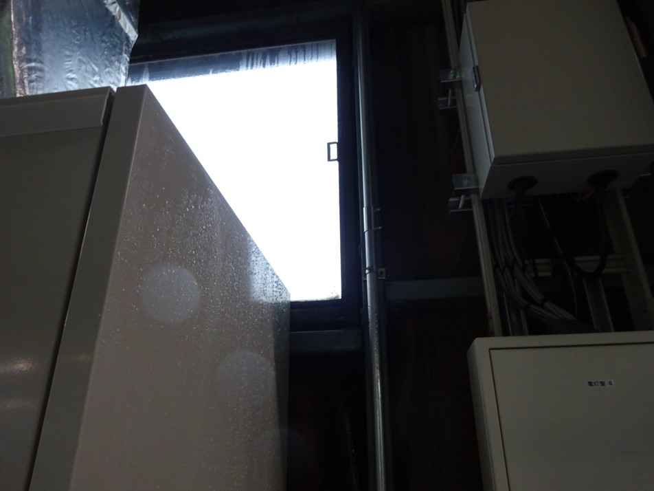 台風対策に養生テープを窓ガラスに貼ると ...