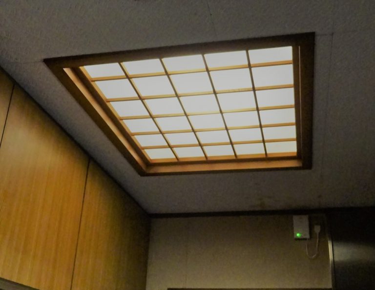 【太陽光照明】電気だけじゃない！屋根から部屋を明るくするための4つの方法を詳しくお教えします！ 三州瓦の神清