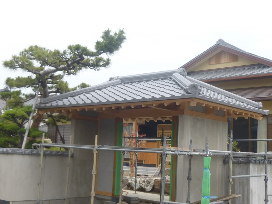 和風建築の門 一文字軒日本瓦屋根を耐震・台風仕様で施工【愛知県 