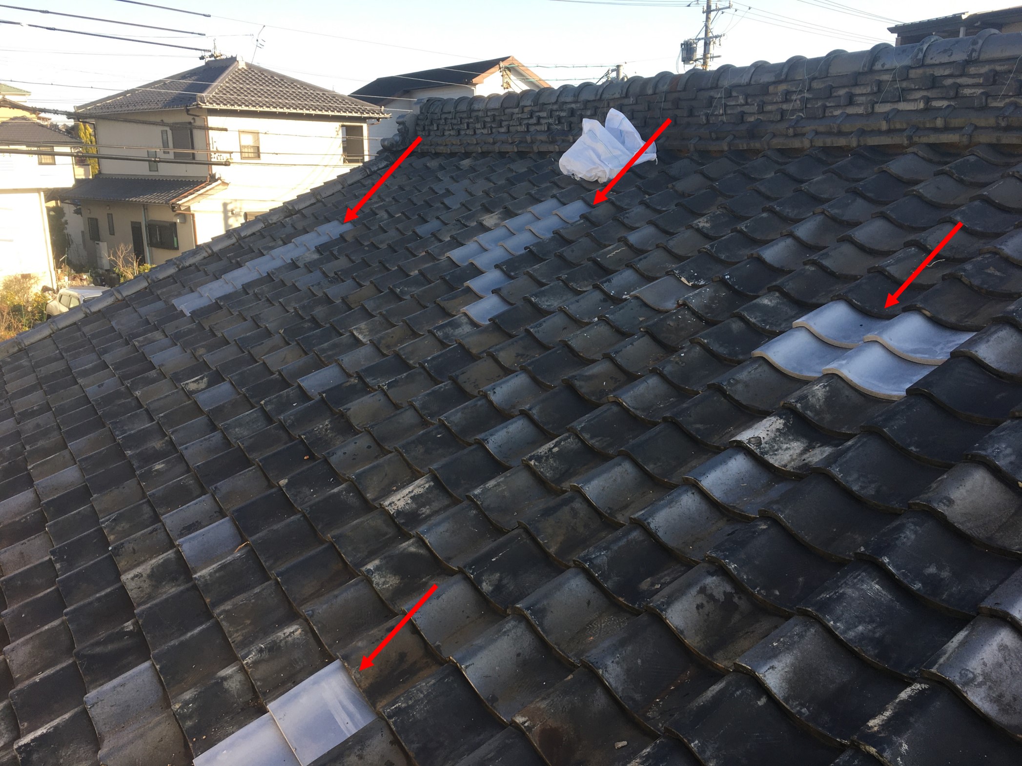 瓦屋根の部分修理 50年前の瓦屋根に現在の瓦を加工して補修【愛知県