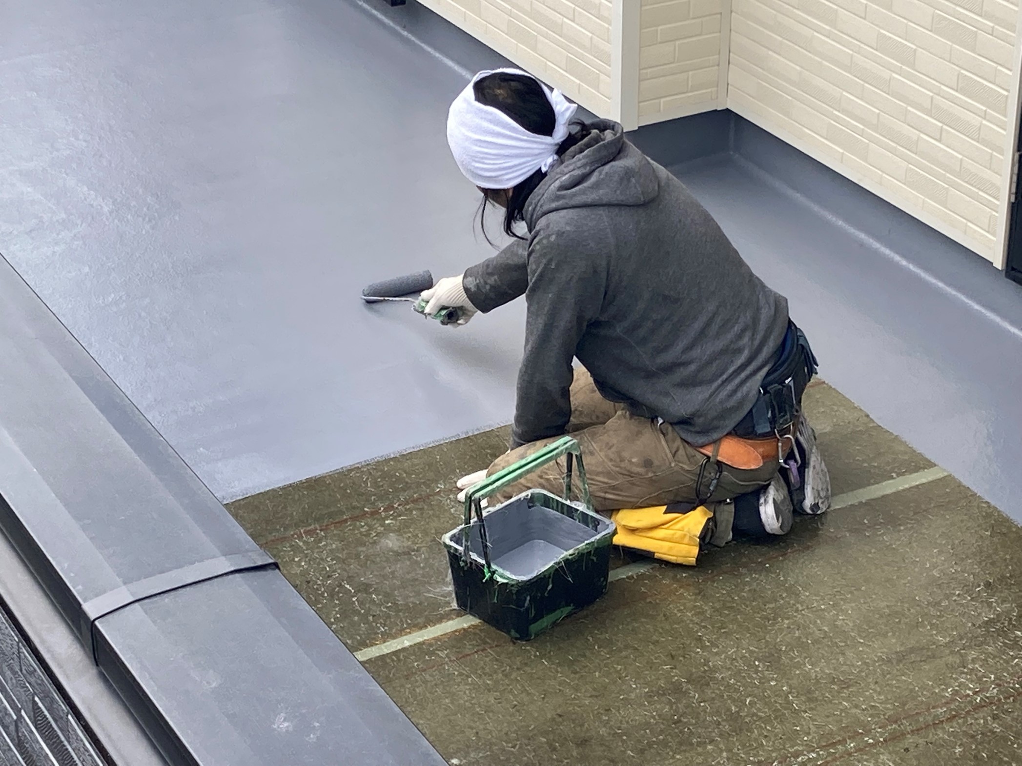 屋根の防水塗装の種類とは？費用や必要な症状などもすべて解説 | 三州 